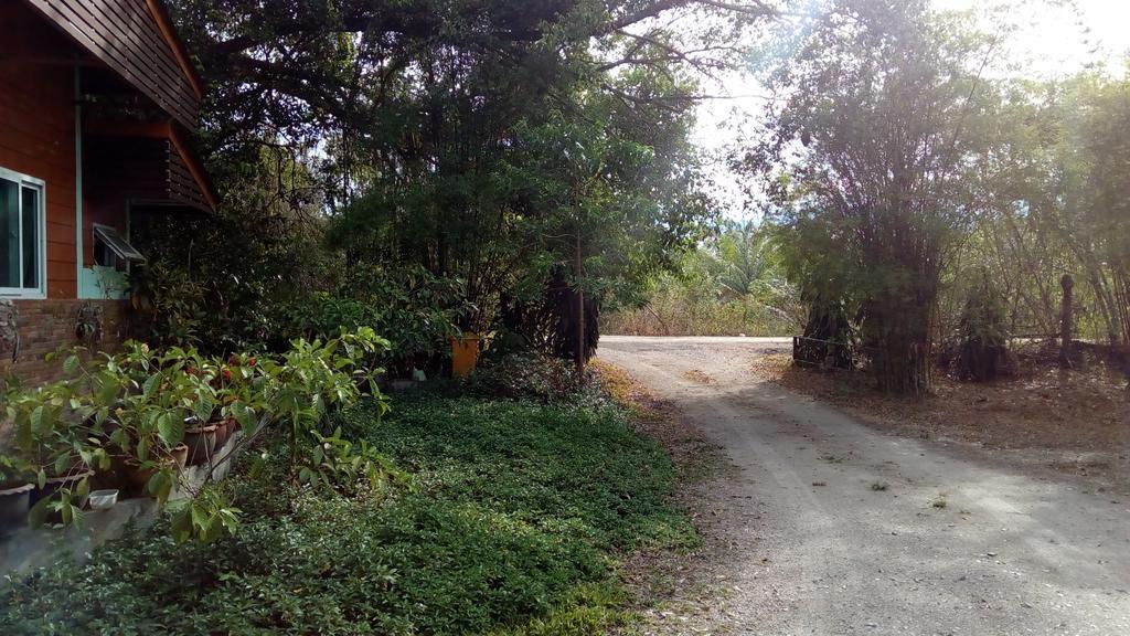Suratthani Airport Campsite Surat Thani Exterior foto